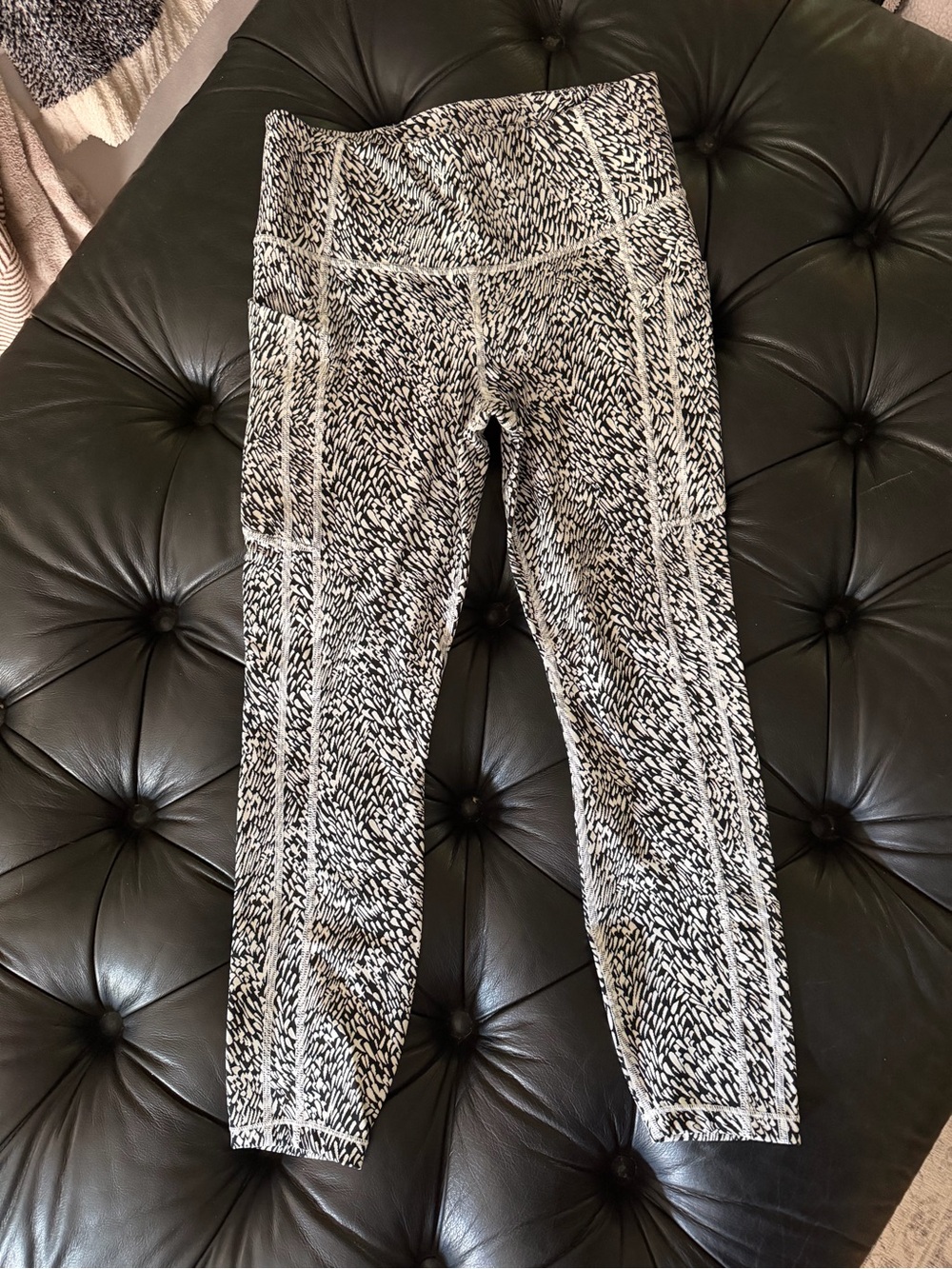 Athleta Ultimate Stash Textured 7/8 Legging